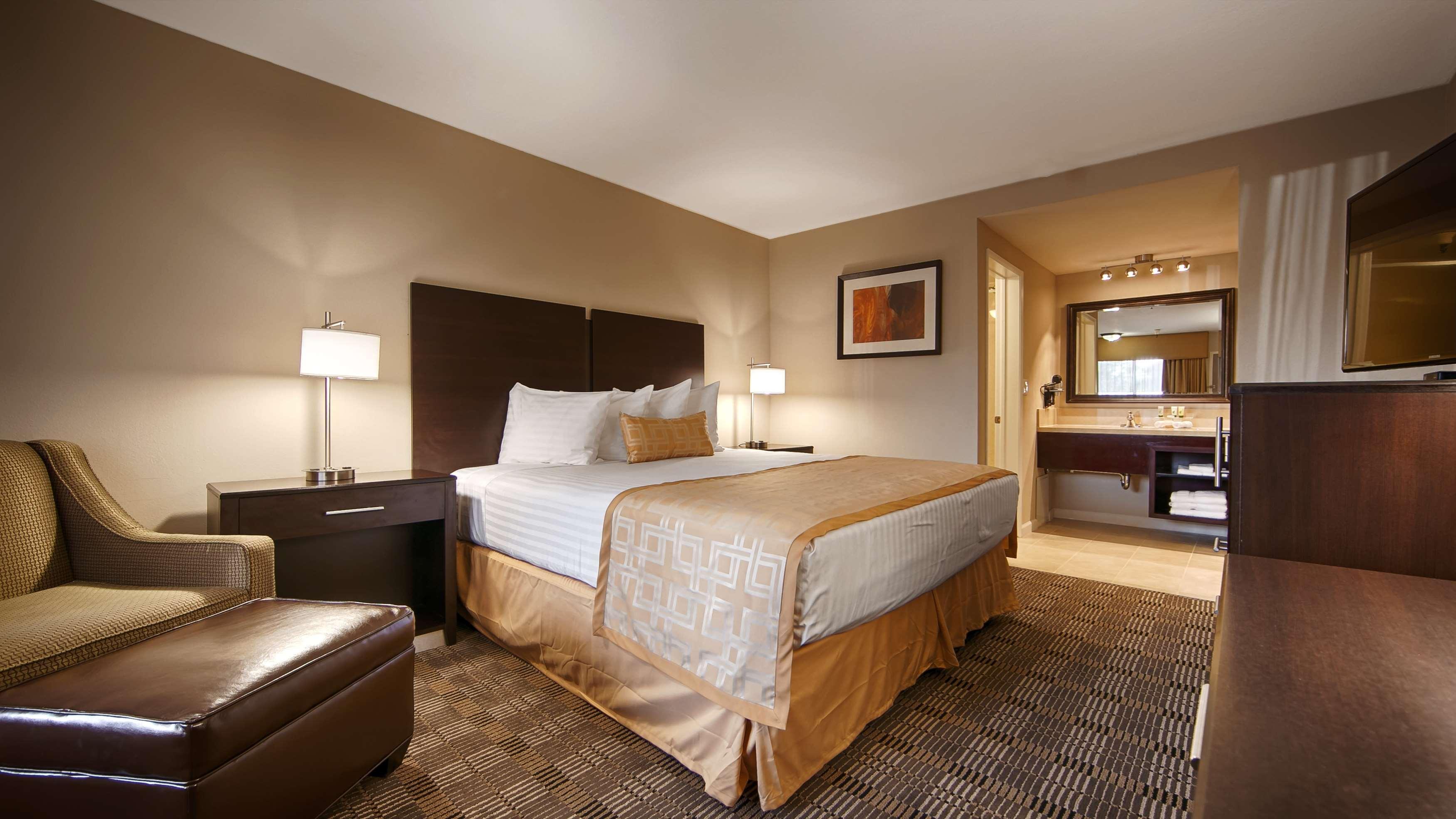 Best Western Pasadena Royale Inn & Suites Екстер'єр фото
