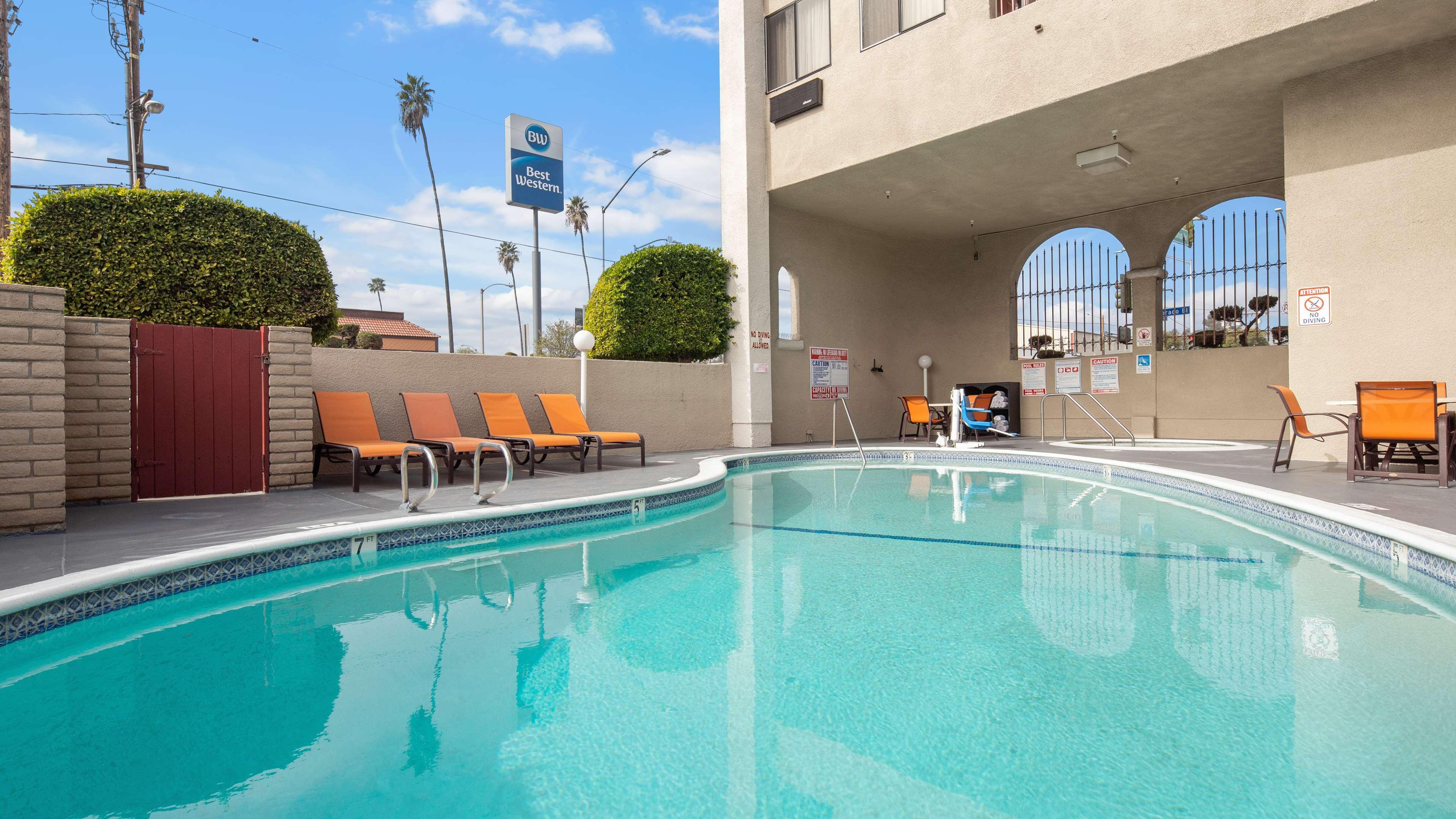 Best Western Pasadena Royale Inn & Suites Екстер'єр фото