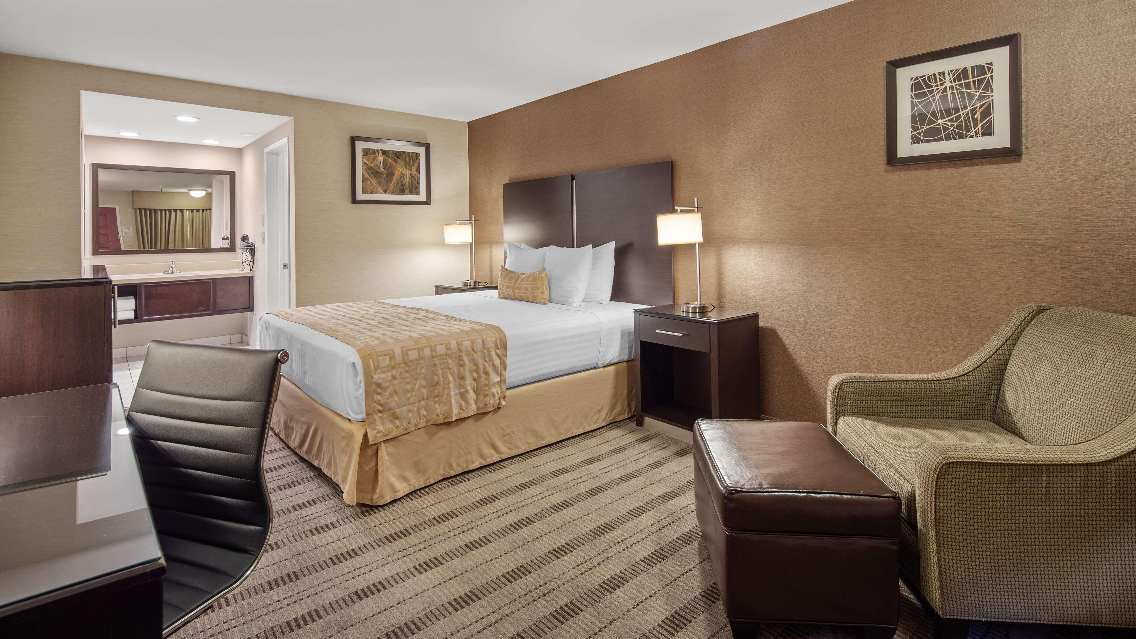 Best Western Pasadena Royale Inn & Suites Екстер'єр фото