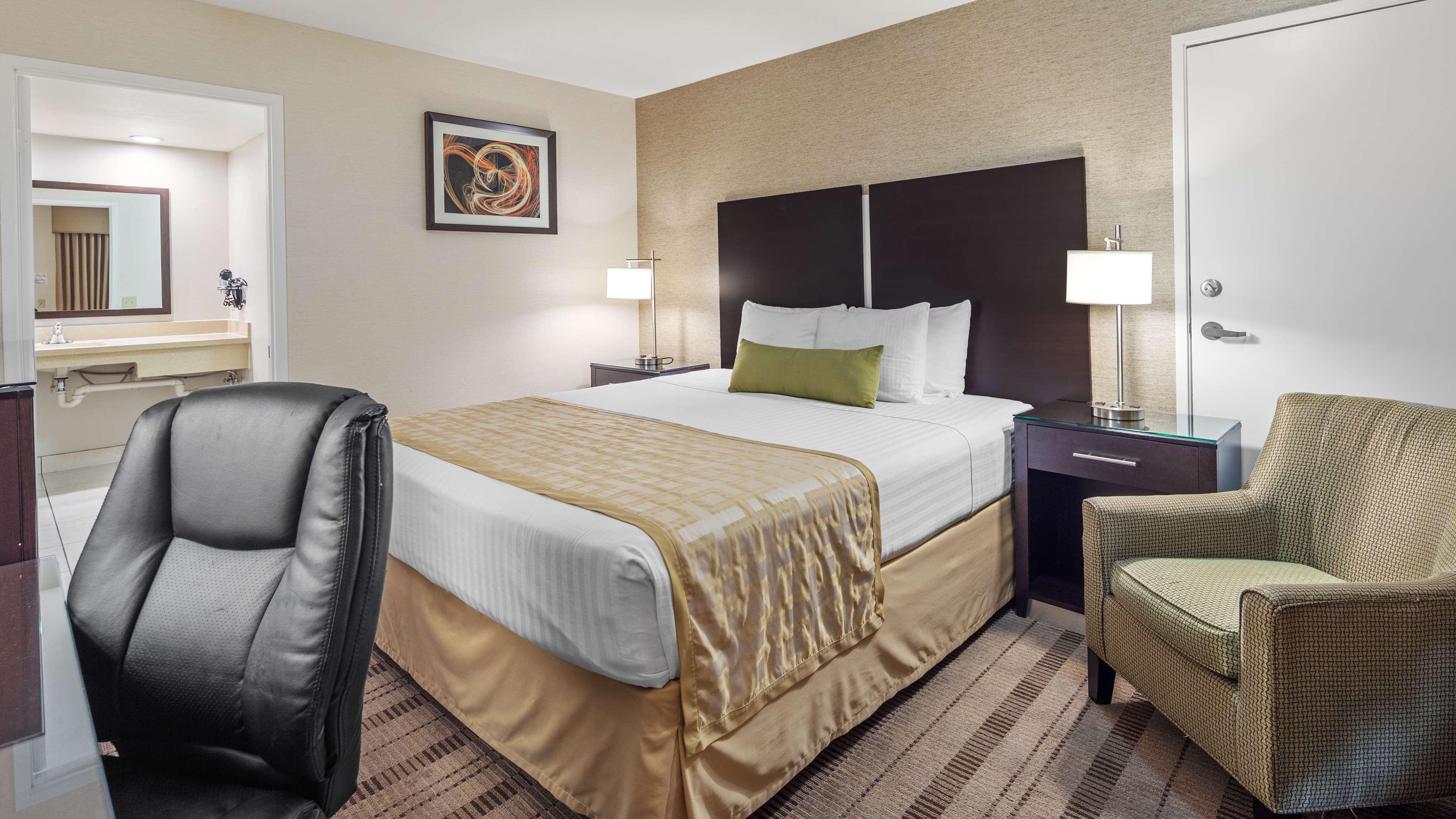 Best Western Pasadena Royale Inn & Suites Екстер'єр фото