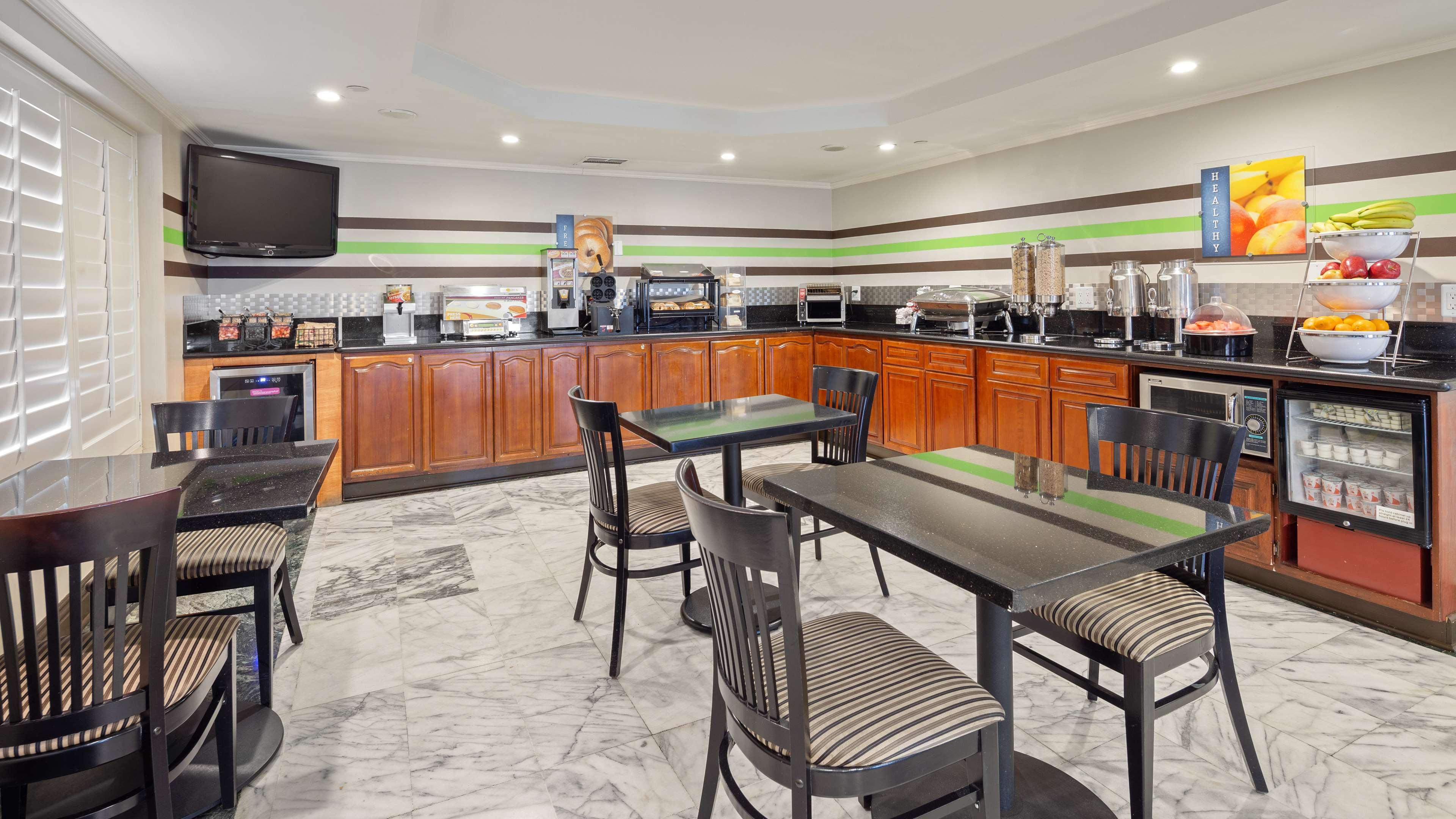 Best Western Pasadena Royale Inn & Suites Екстер'єр фото