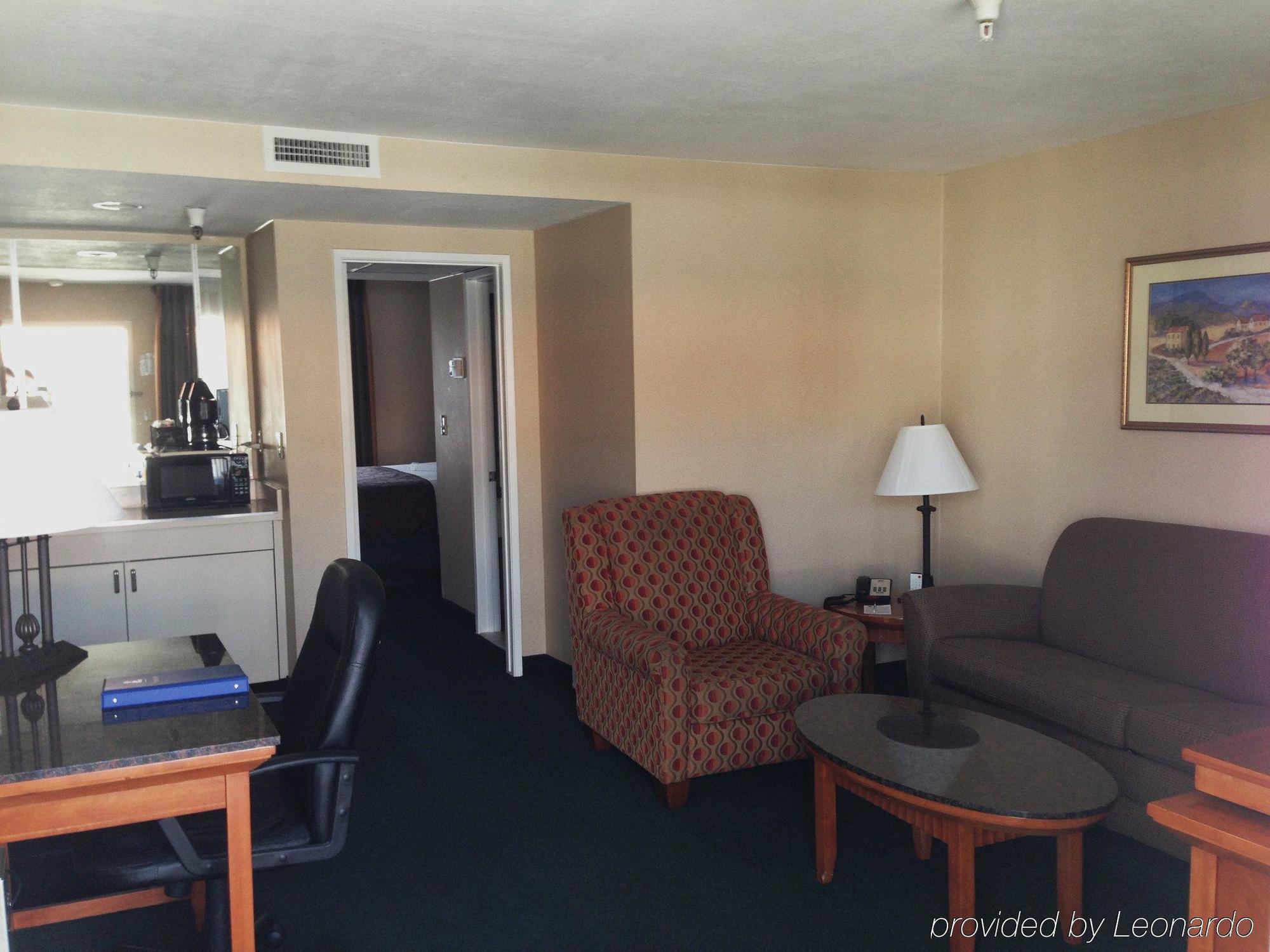 Best Western Pasadena Royale Inn & Suites Екстер'єр фото