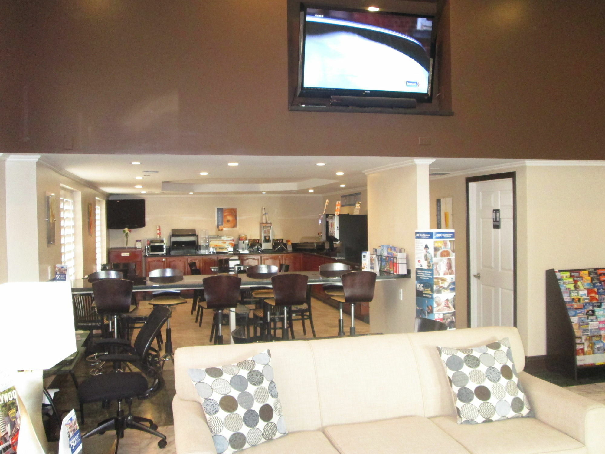 Best Western Pasadena Royale Inn & Suites Екстер'єр фото