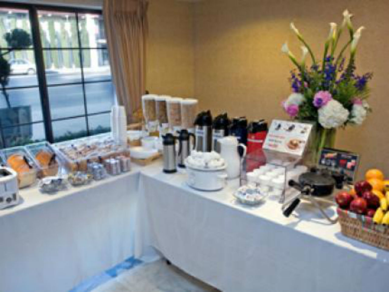 Best Western Pasadena Royale Inn & Suites Екстер'єр фото